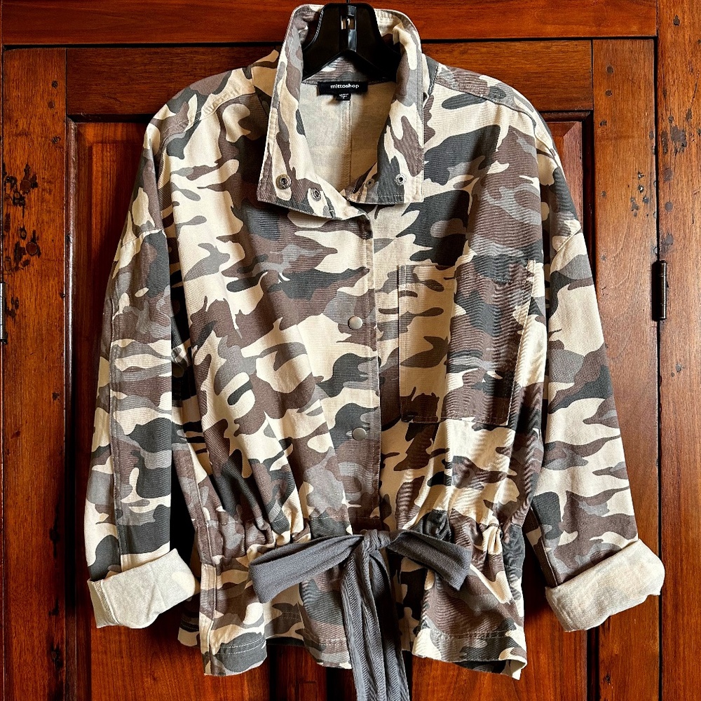 Mittoshop, over-sized Small, snap-front CAMO Shirt/Jacket